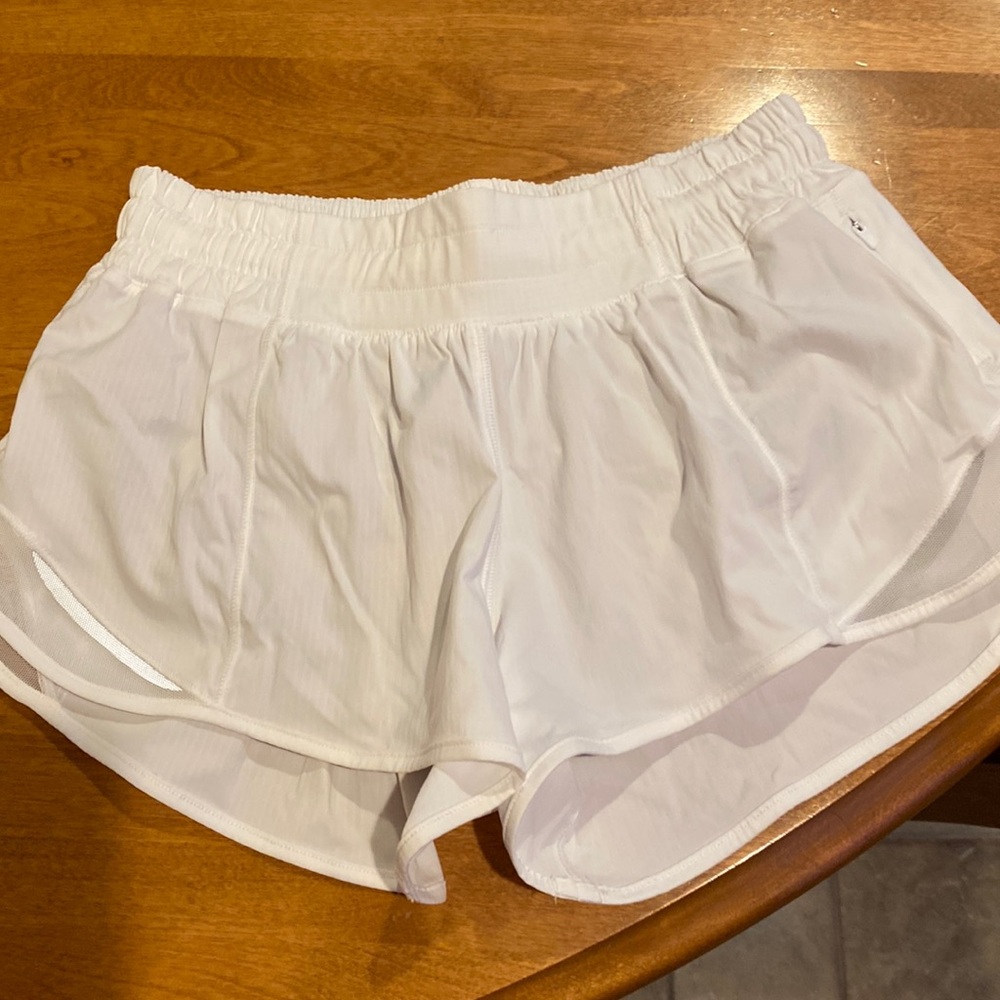 Unworn Lululemon hottie hot shorts white size 4
